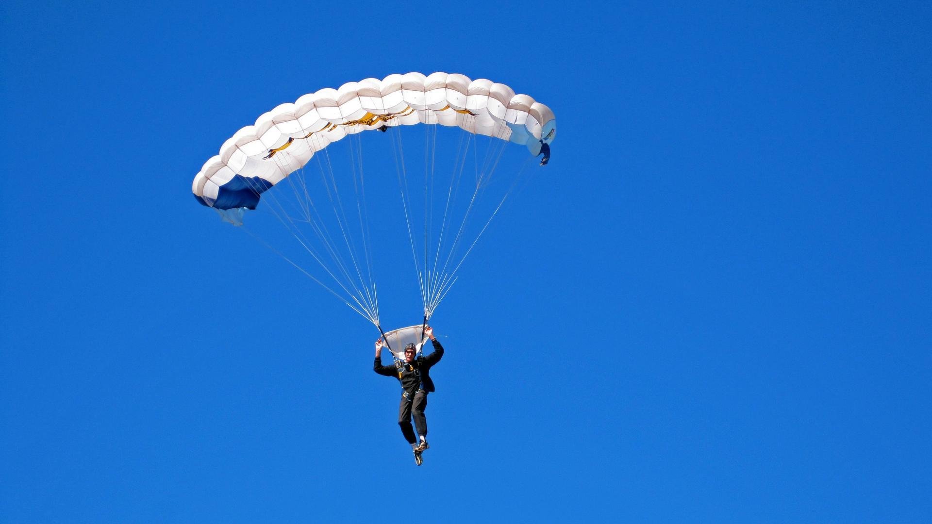 全国青少年“篮球运动日”主题活动在全国多个城市同步展开，全国青少年篮球俱乐部比赛