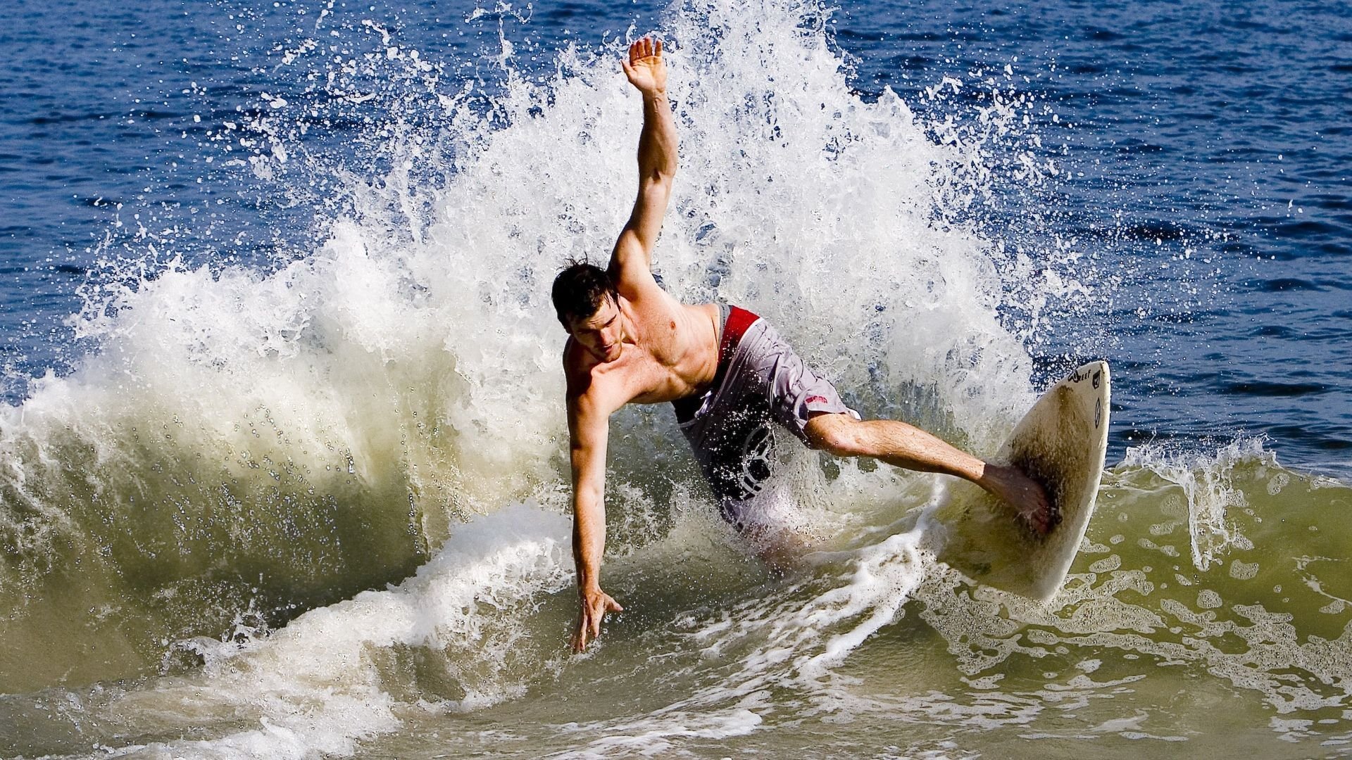 特色篮球节与国潮文化深度融合，打造青春文体新名片，篮球文化节海报